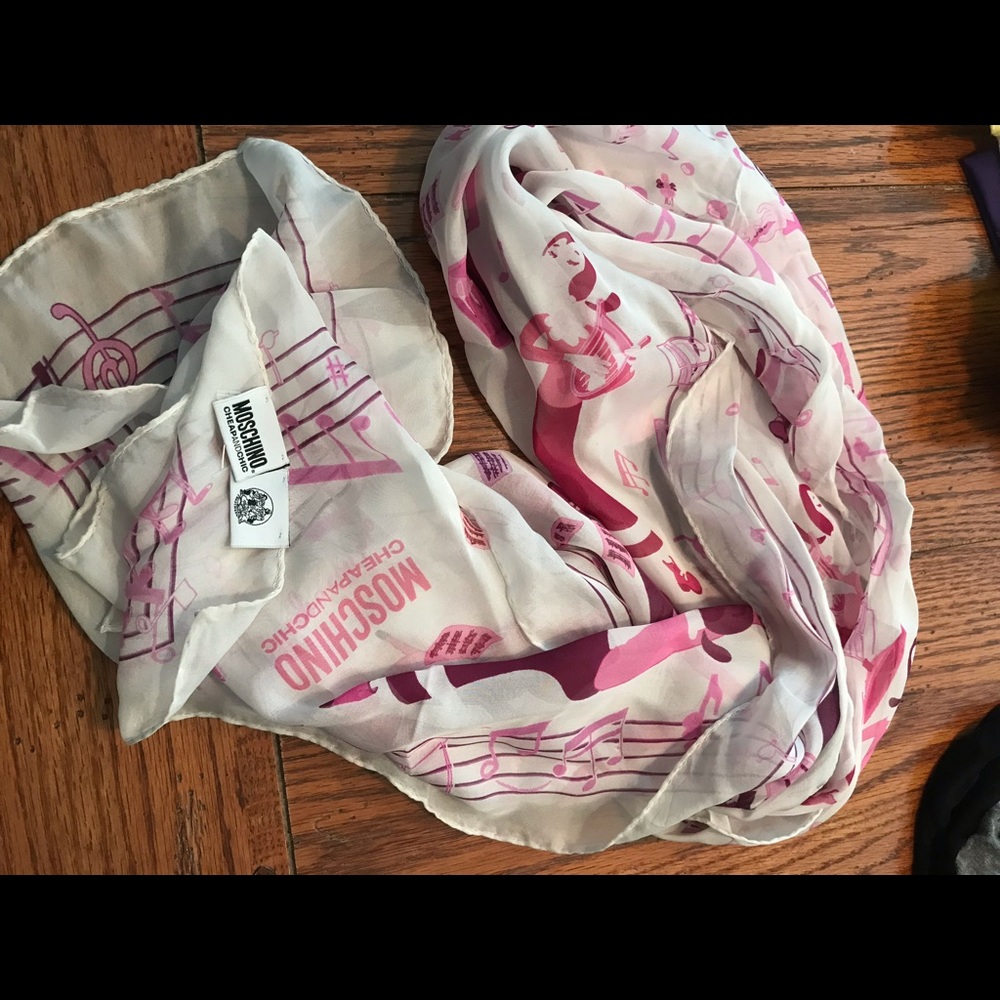 Moschino fashion scarf